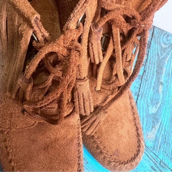 Minnetonka Tan Leather Suede Wedge Shoes Fringe Size 6 Southwestern Rodeo Boho - Picture 8 of 13